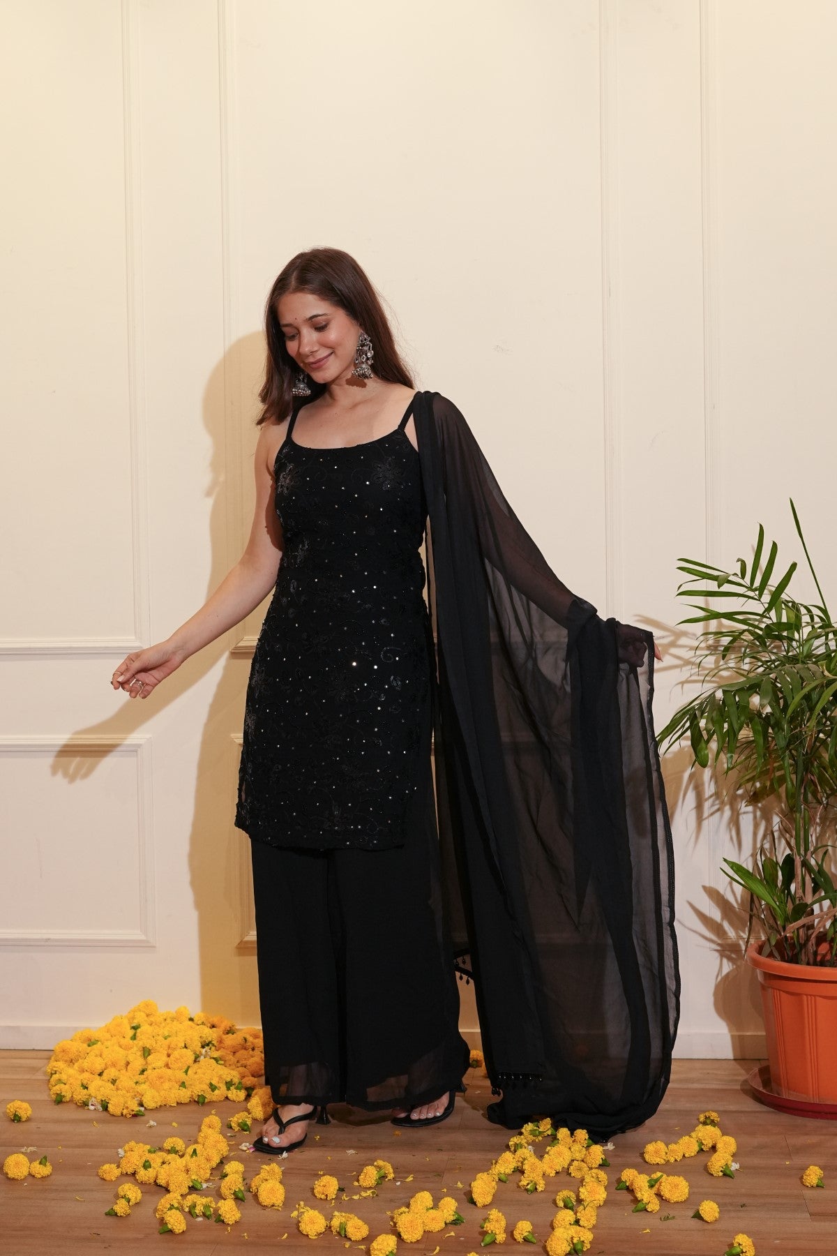 Image of Black Sleeveless Kurta Set