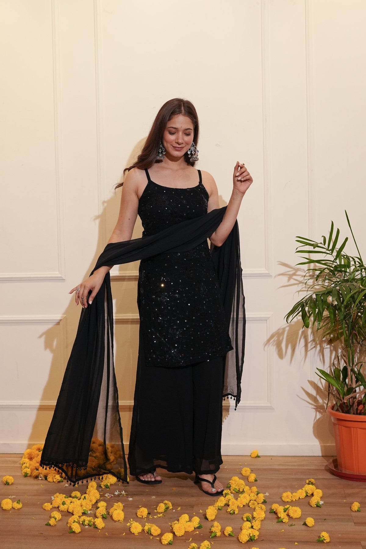 Image of Black Sleeveless Kurta Set