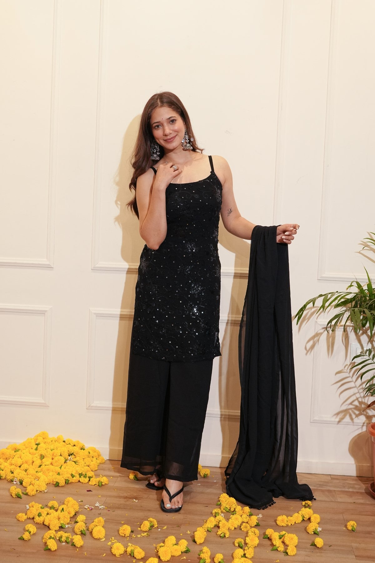 Image of Black Sleeveless Kurta Set